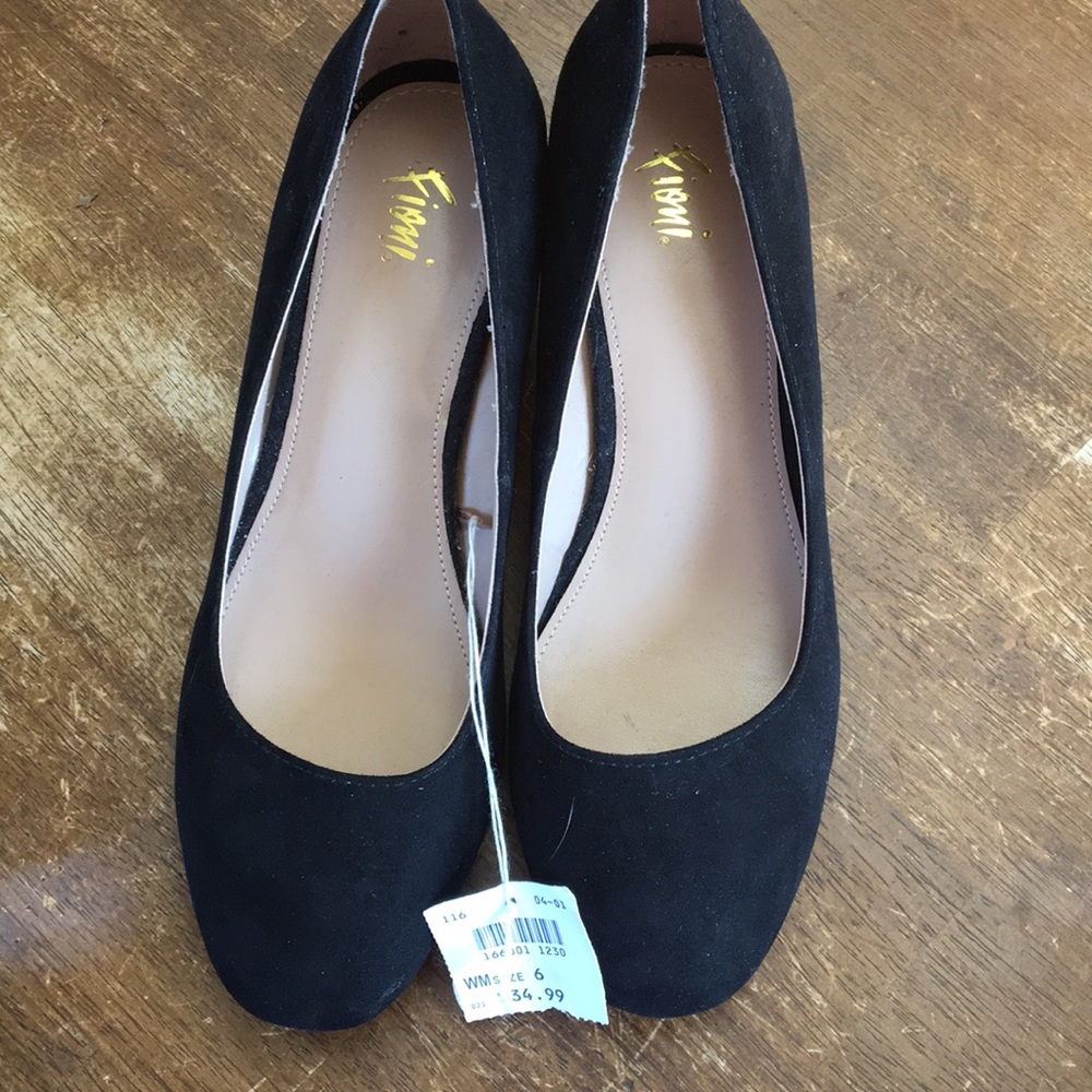 HEELS 👠 - Picture 2 of 3